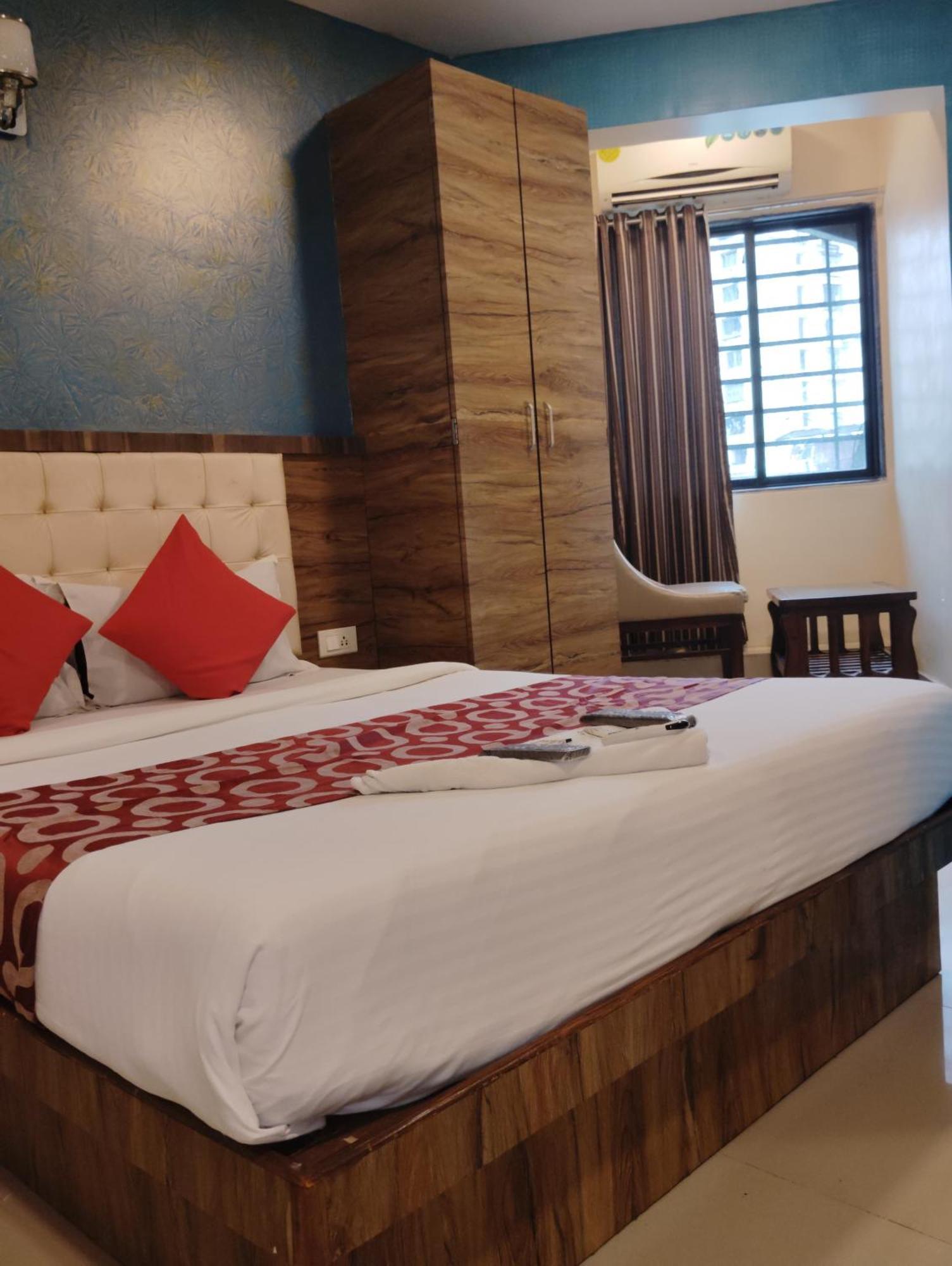 Hotel Golden Park Near Nesco มุมไบ ภายนอก รูปภาพ