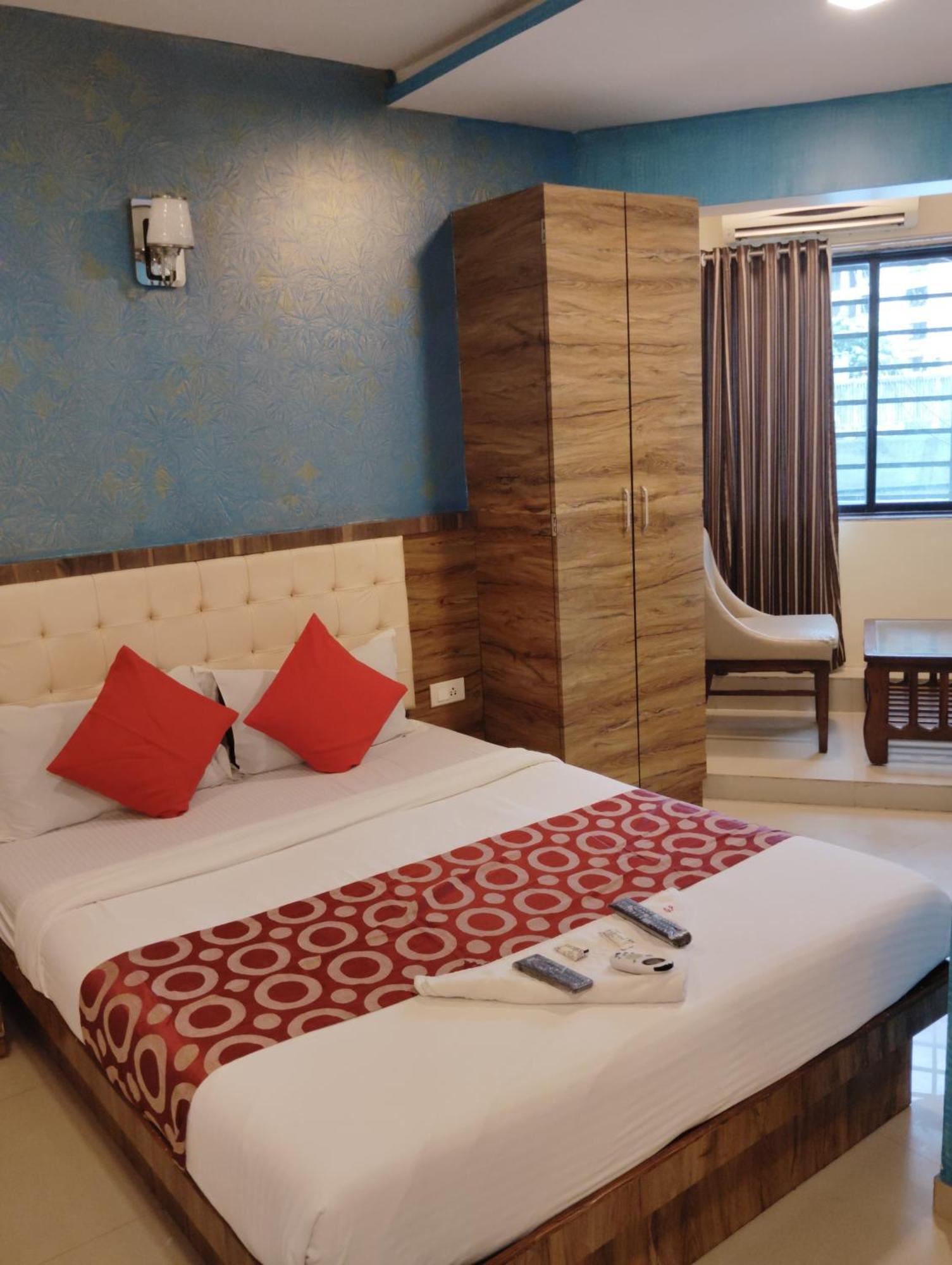 Hotel Golden Park Near Nesco มุมไบ ภายนอก รูปภาพ