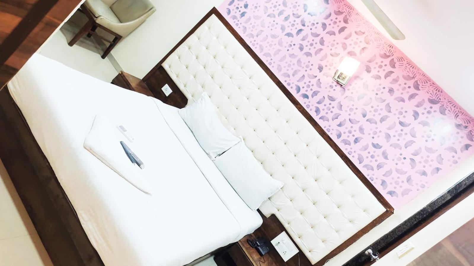 Hotel Golden Park Near Nesco มุมไบ ภายนอก รูปภาพ