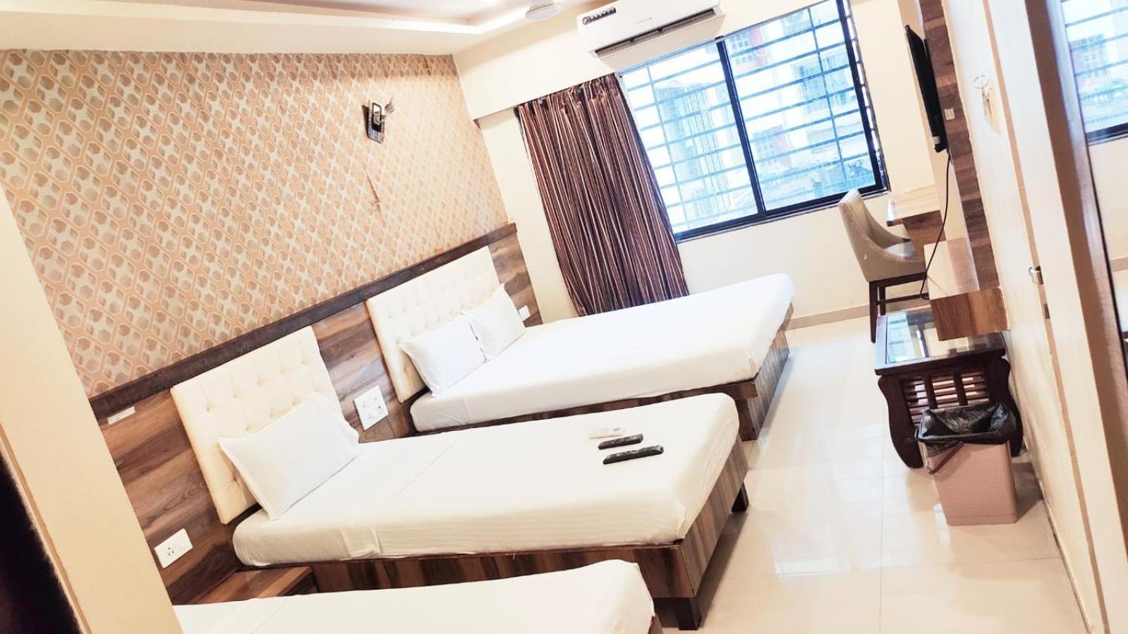 Hotel Golden Park Near Nesco มุมไบ ภายนอก รูปภาพ