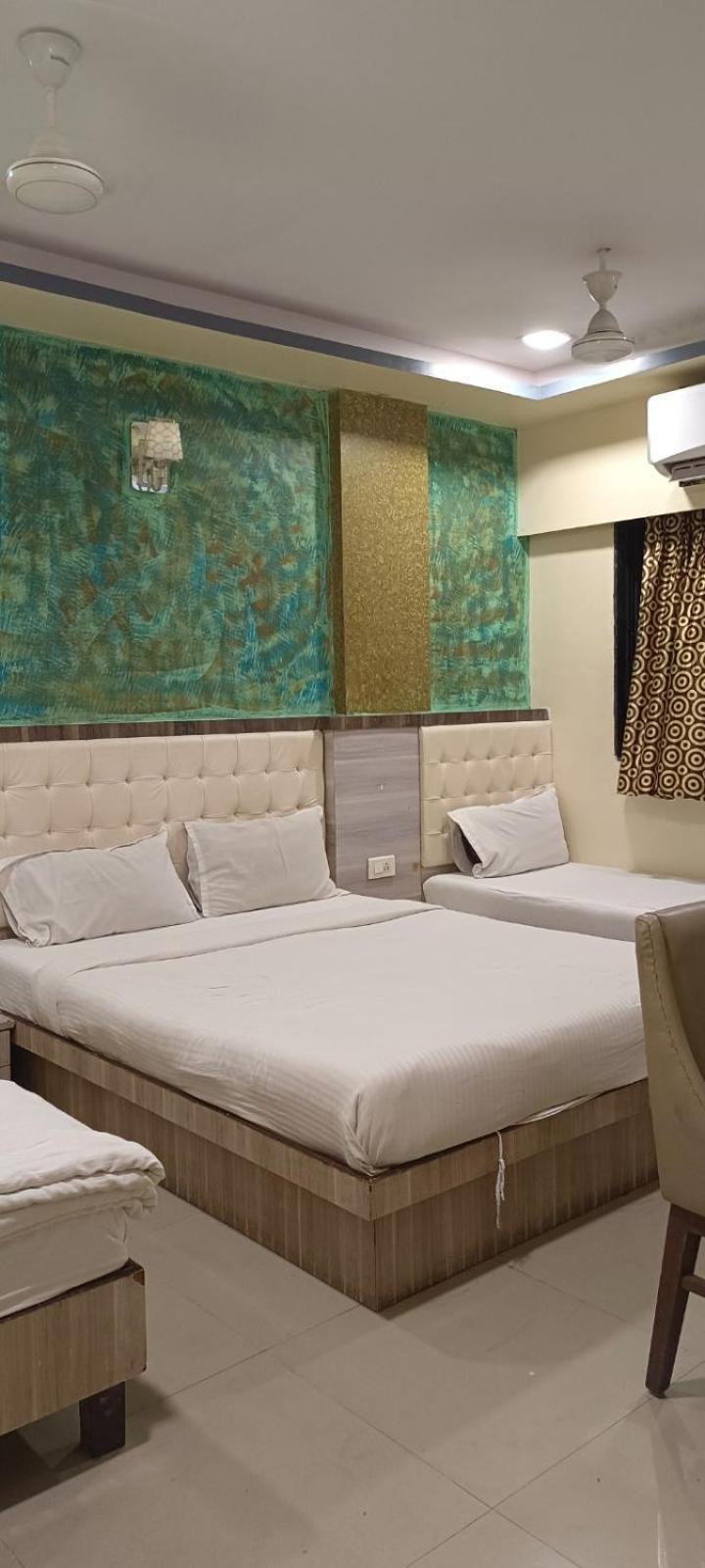 Hotel Golden Park Near Nesco มุมไบ ภายนอก รูปภาพ