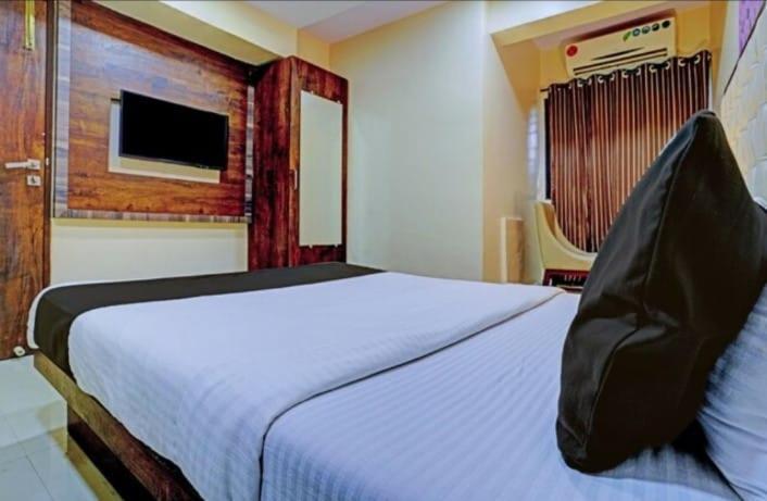 Hotel Golden Park Near Nesco มุมไบ ภายนอก รูปภาพ