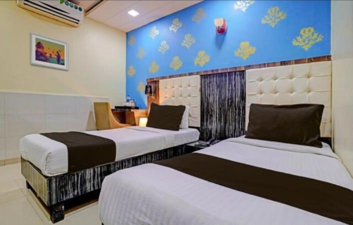 Hotel Golden Park Near Nesco มุมไบ ภายนอก รูปภาพ